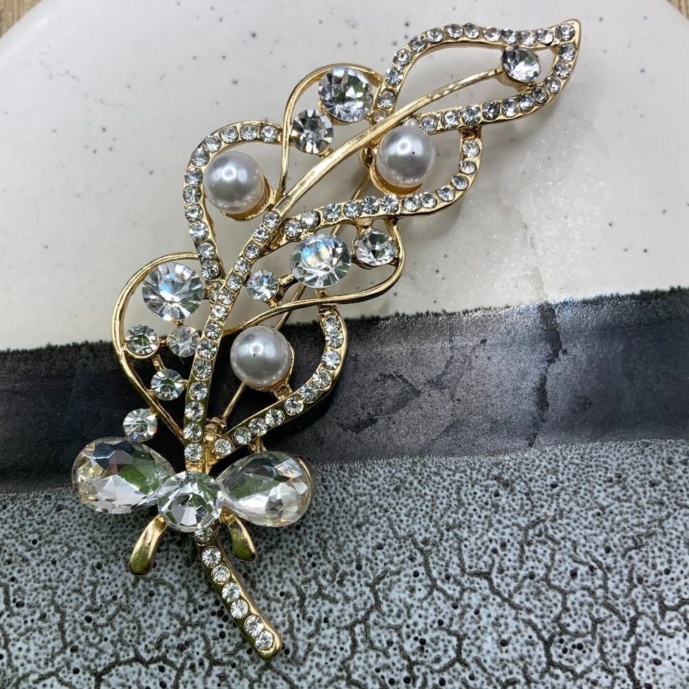 Rhinestone Faux Pearls Gold Tone Floral Brooch Pin